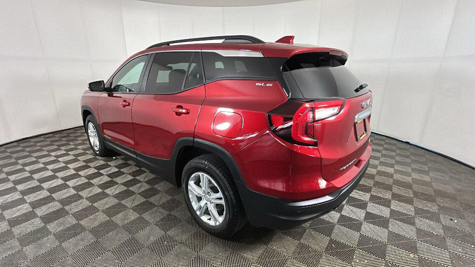 Used 2022 GMC Terrain SLE w/ Driver Convenience Package AWD/4WD image 5