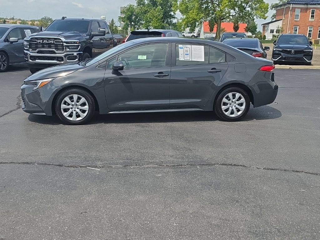 Used 2023 Toyota Corolla LE FWD image 4