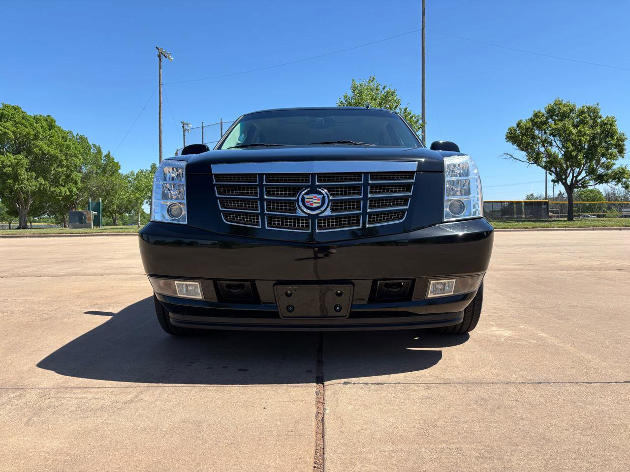 Used 2014 Cadillac Escalade Luxury RWD image 5