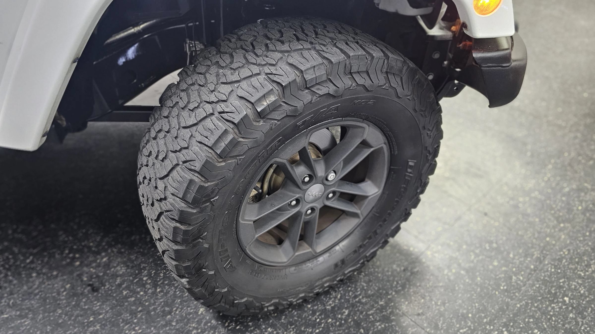 Used 2017 Jeep Wrangler Unlimited Sahara AWD/4WD image 3