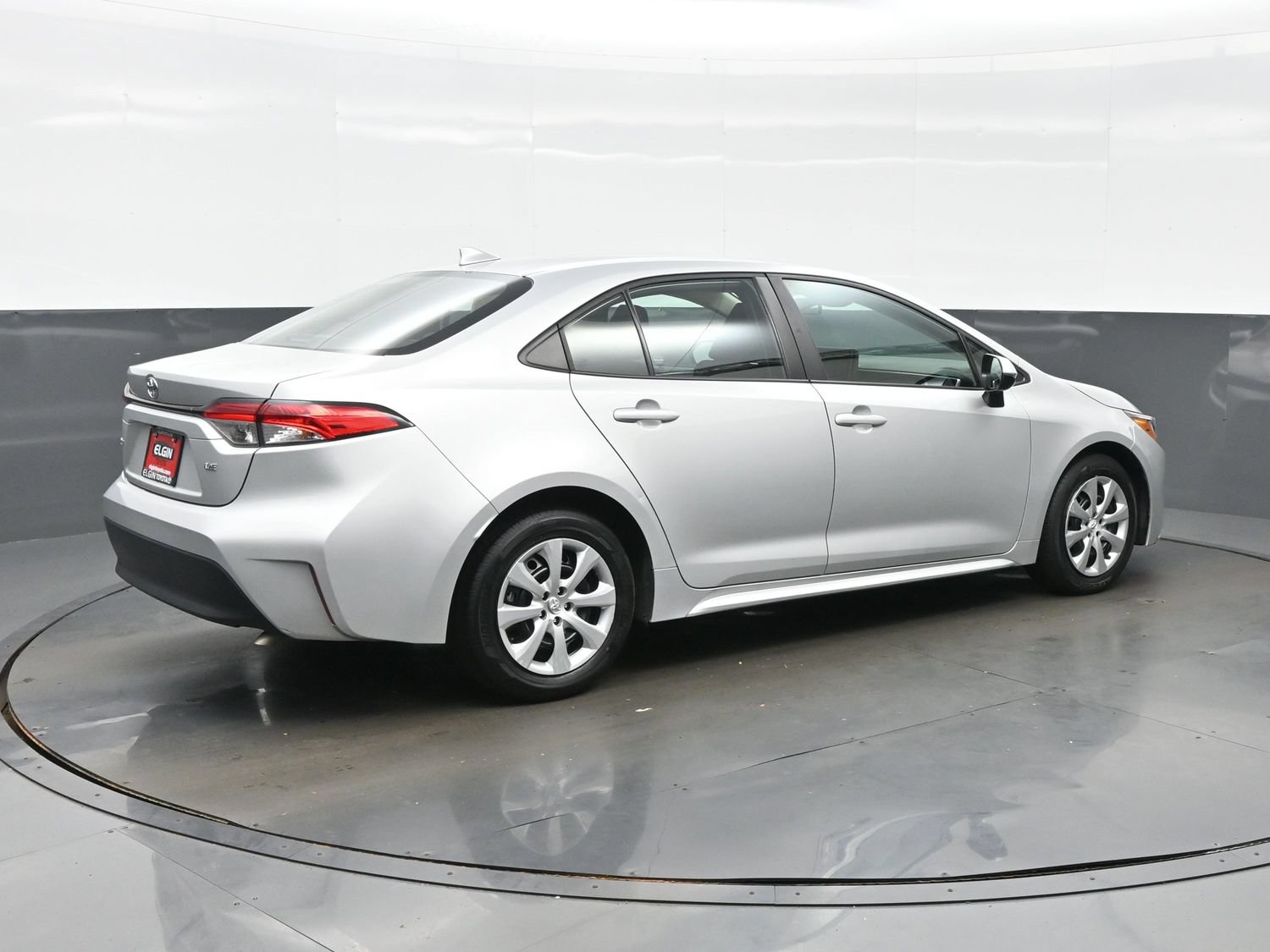 Used 2025 Toyota Corolla LE FWD image 6