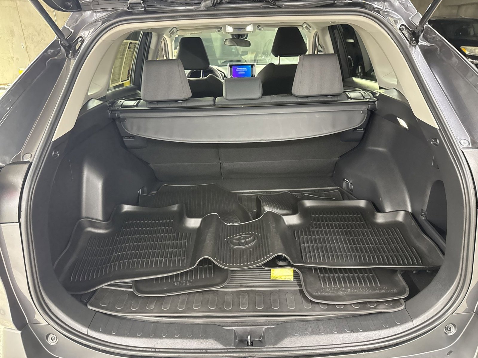 Used 2024 Toyota RAV4 XLE AWD/4WD image 37