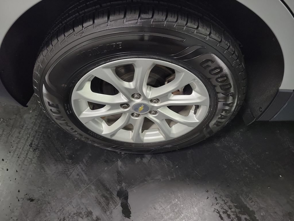 Used 2019 Chevrolet Equinox LS FWD image 12