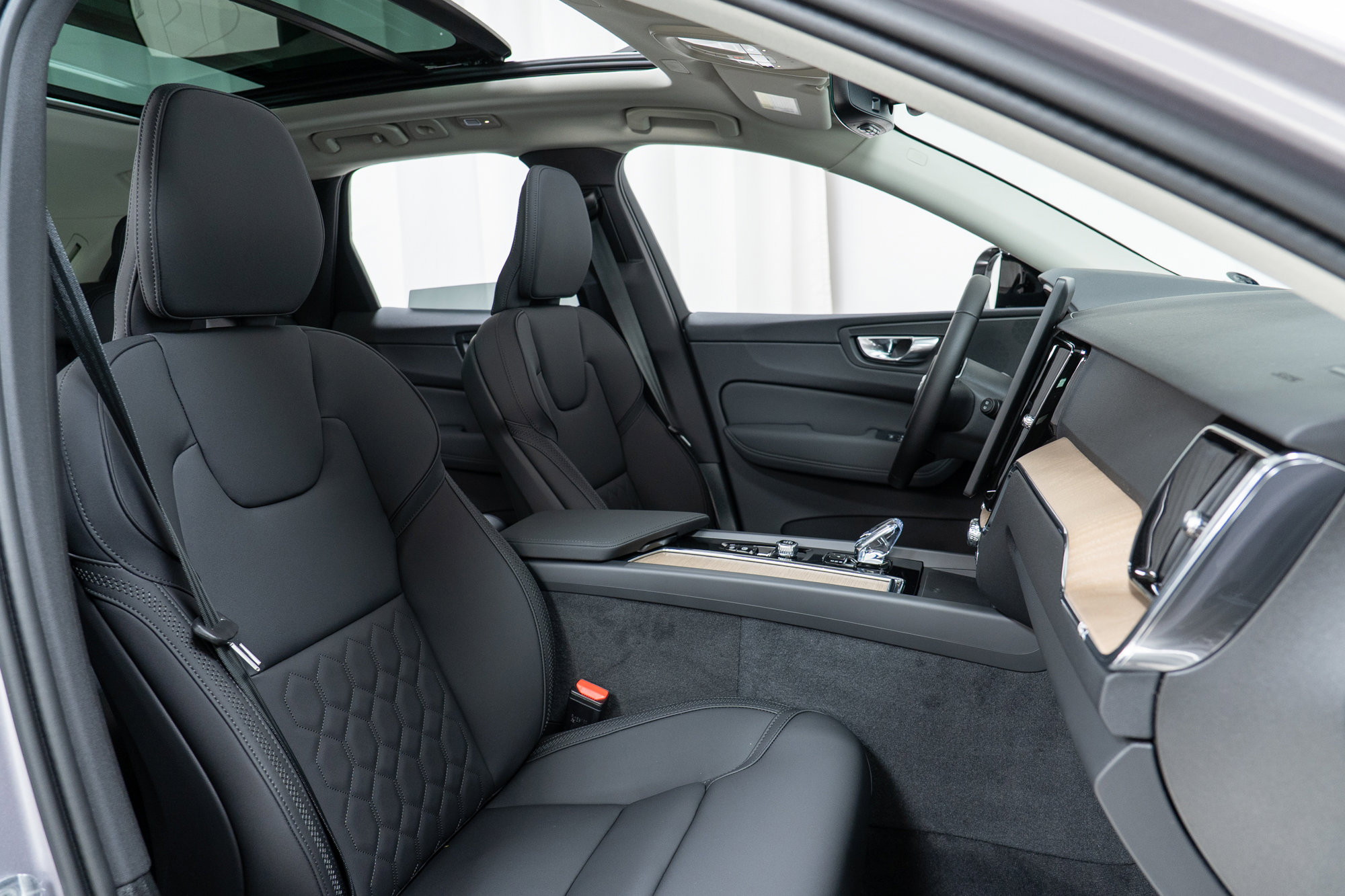 New 2026 Volvo XC60 B5 Plus w/ Protection Package Premier image 22