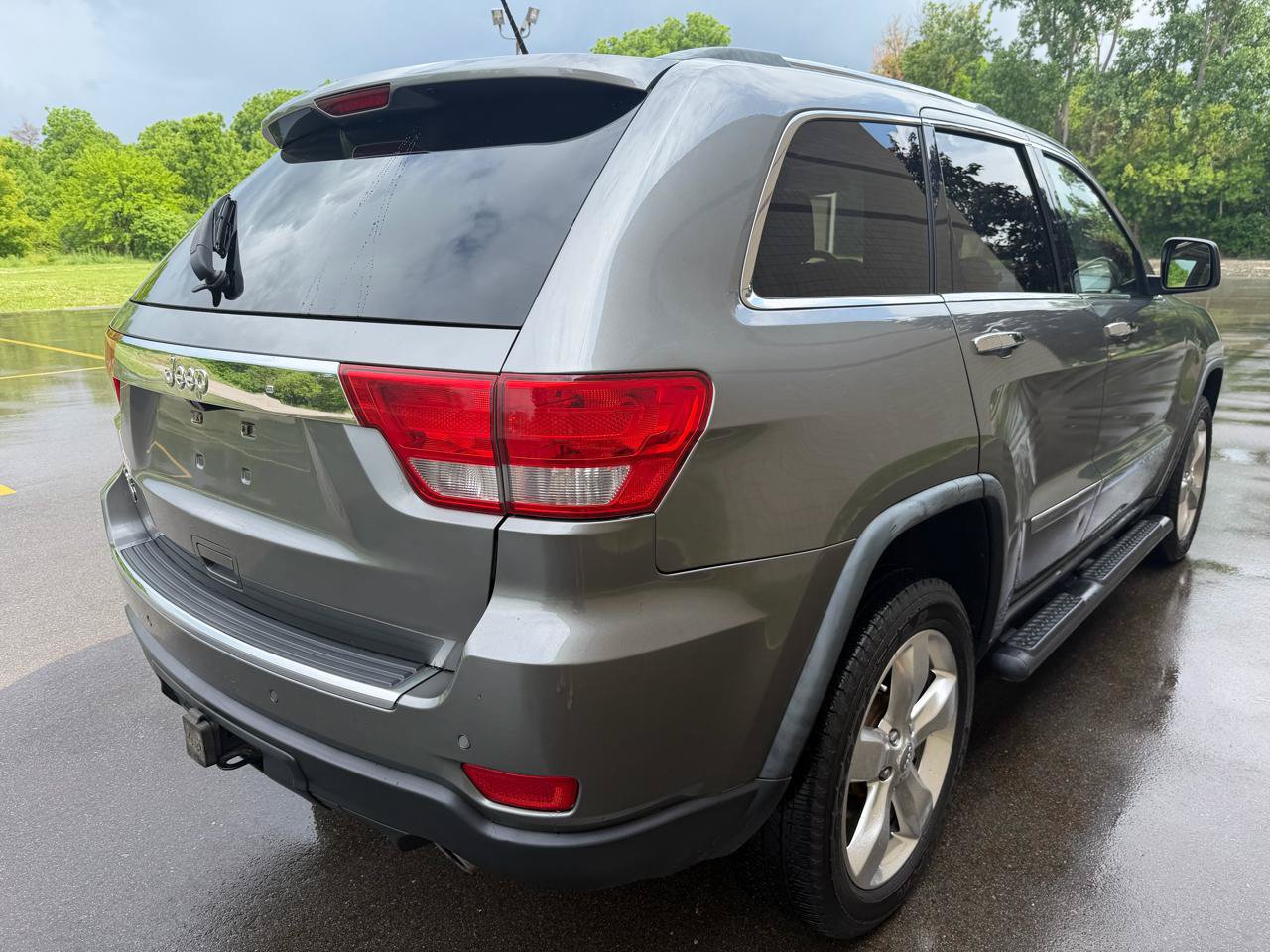 Used 2012 Jeep Grand Cherokee Overland w/ Mopar Chrome Edition Group AWD/4WD image 5