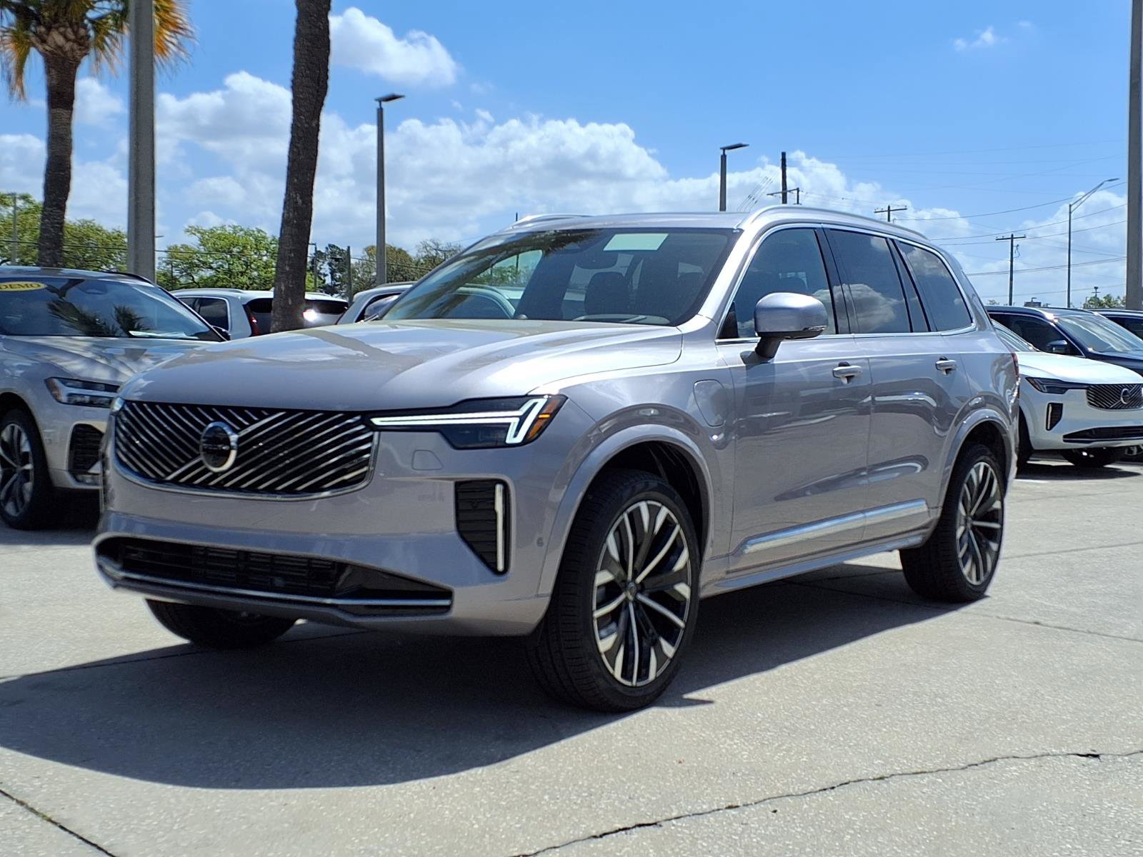 New 2026 Volvo XC90 T8 Ultra w/ Lounge Package image 3