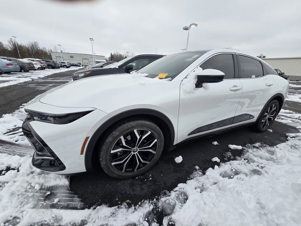 Used 2023 Toyota Crown Limited image 4