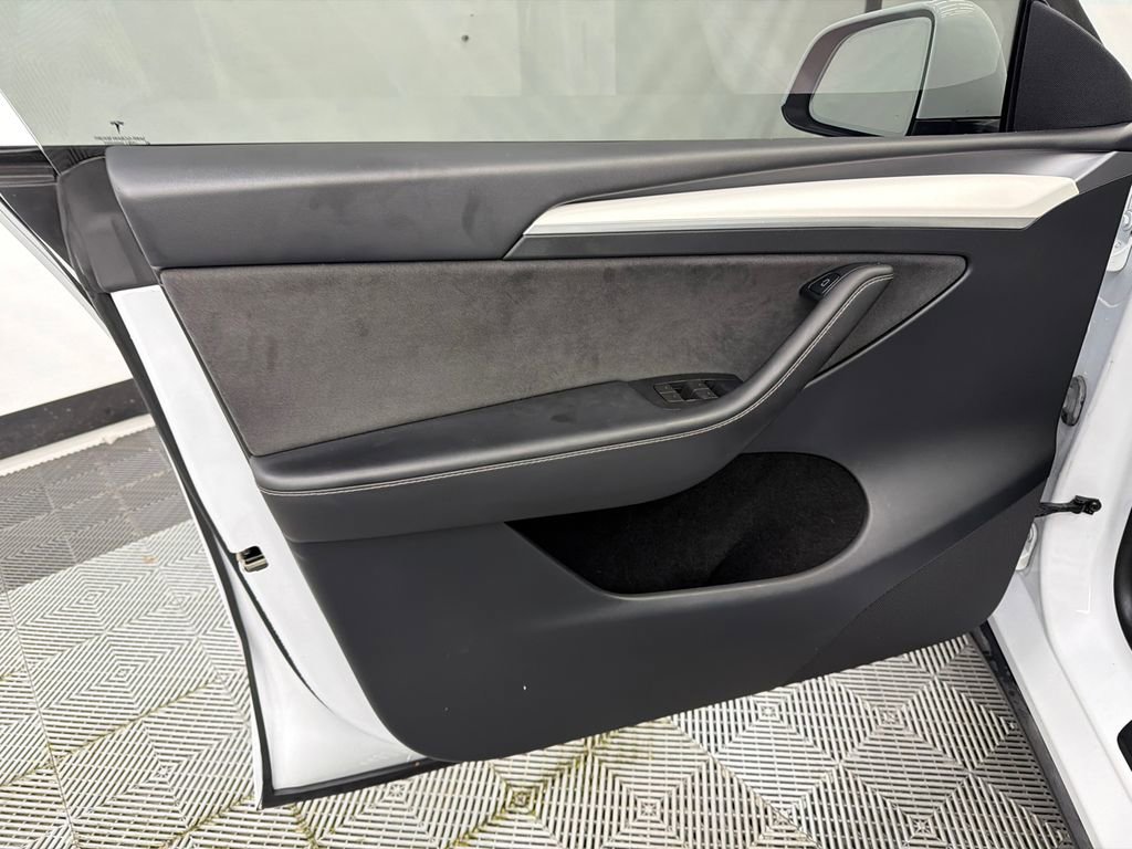 Used 2023 Tesla Model Y Long Range image 11