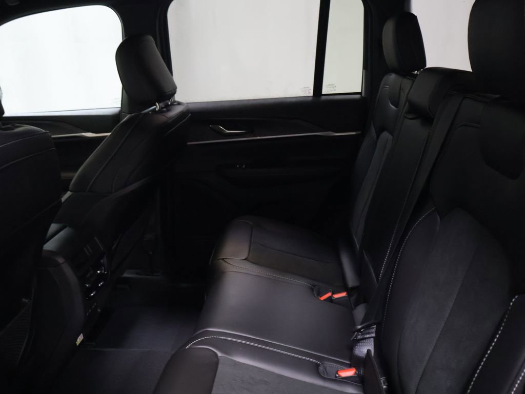 New 2026 Jeep Grand Cherokee Laredo image 11