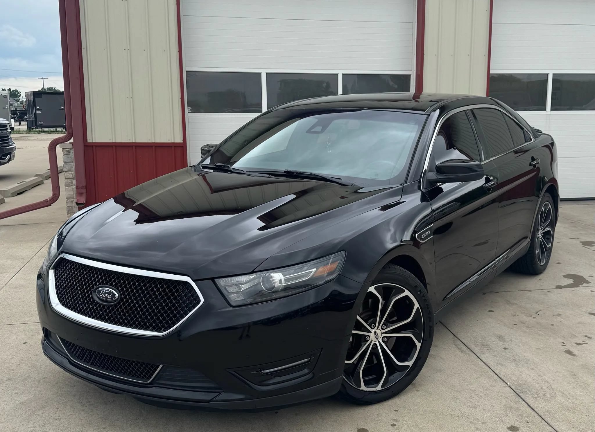 Used 2017 Ford Taurus SHO AWD/4WD image 3