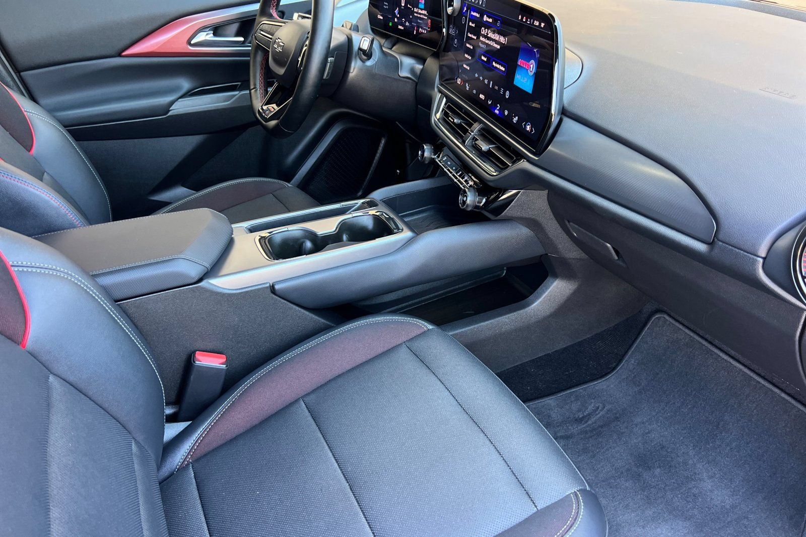 Used 2024 Chevrolet Equinox EV RS FWD image 24