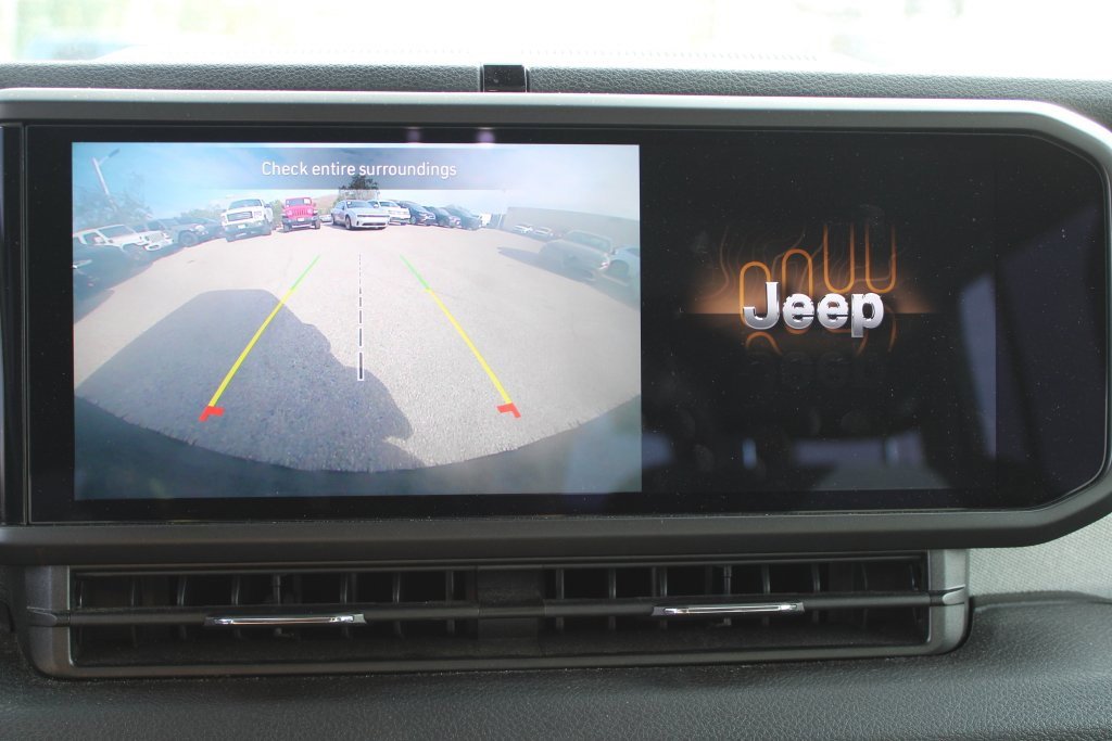 Used 2024 Jeep Wrangler Unlimited image 19