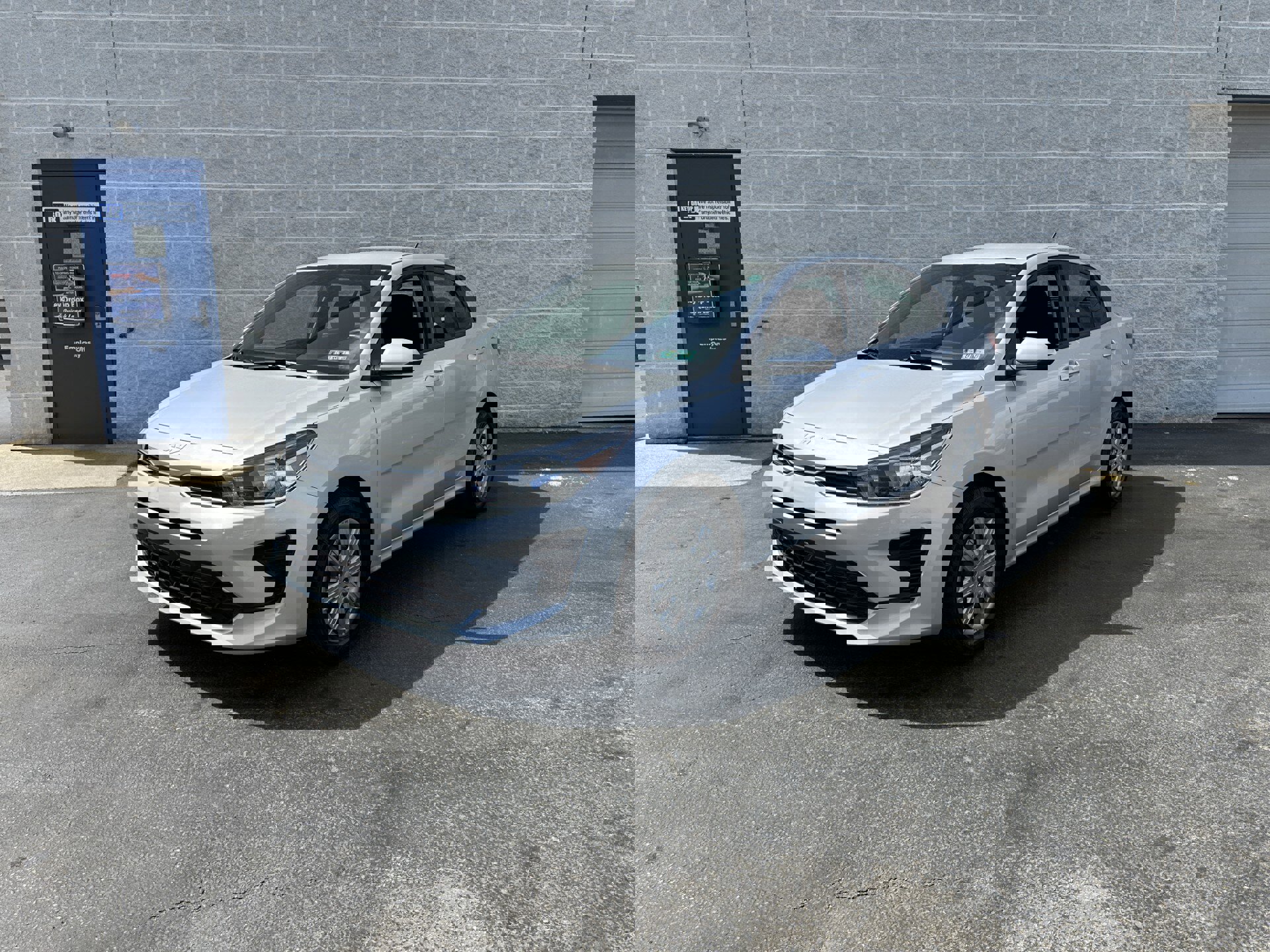 Used 2023 Kia Rio LX image 2