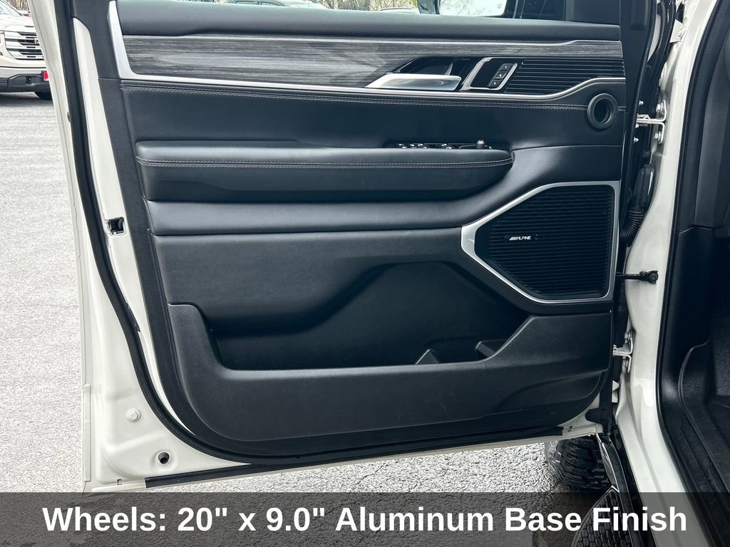 Used 2022 Jeep Wagoneer Series II AWD/4WD image 18