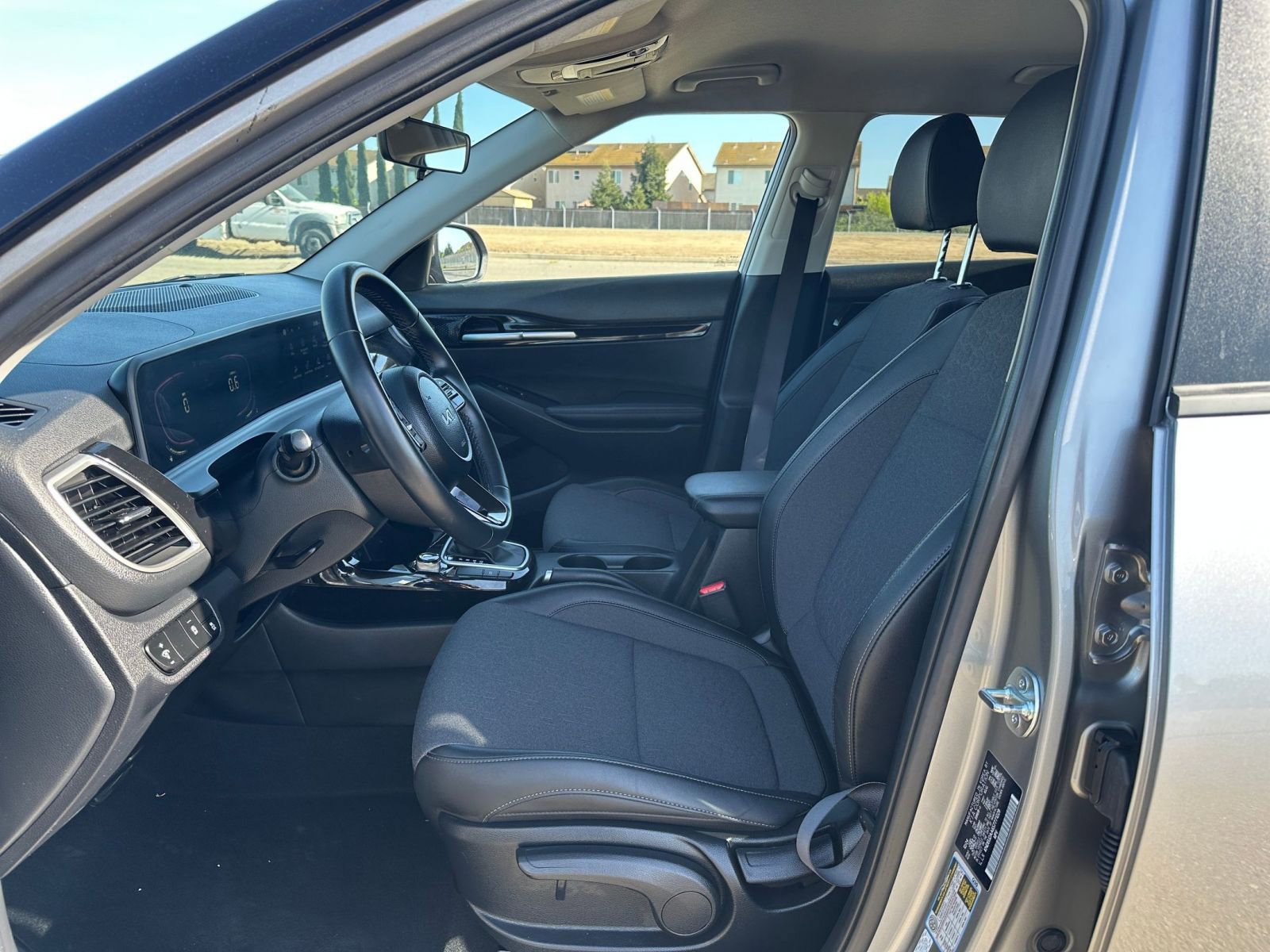 Used 2025 Kia Seltos S FWD image 28