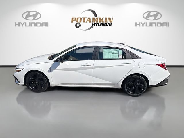 Certified 2026 Hyundai Elantra Sport w/ Cargo Package FWD image 8