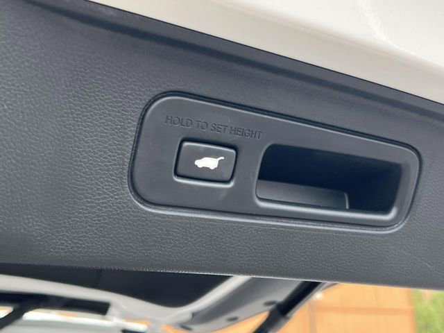 Used 2023 Honda Pilot Touring image 12