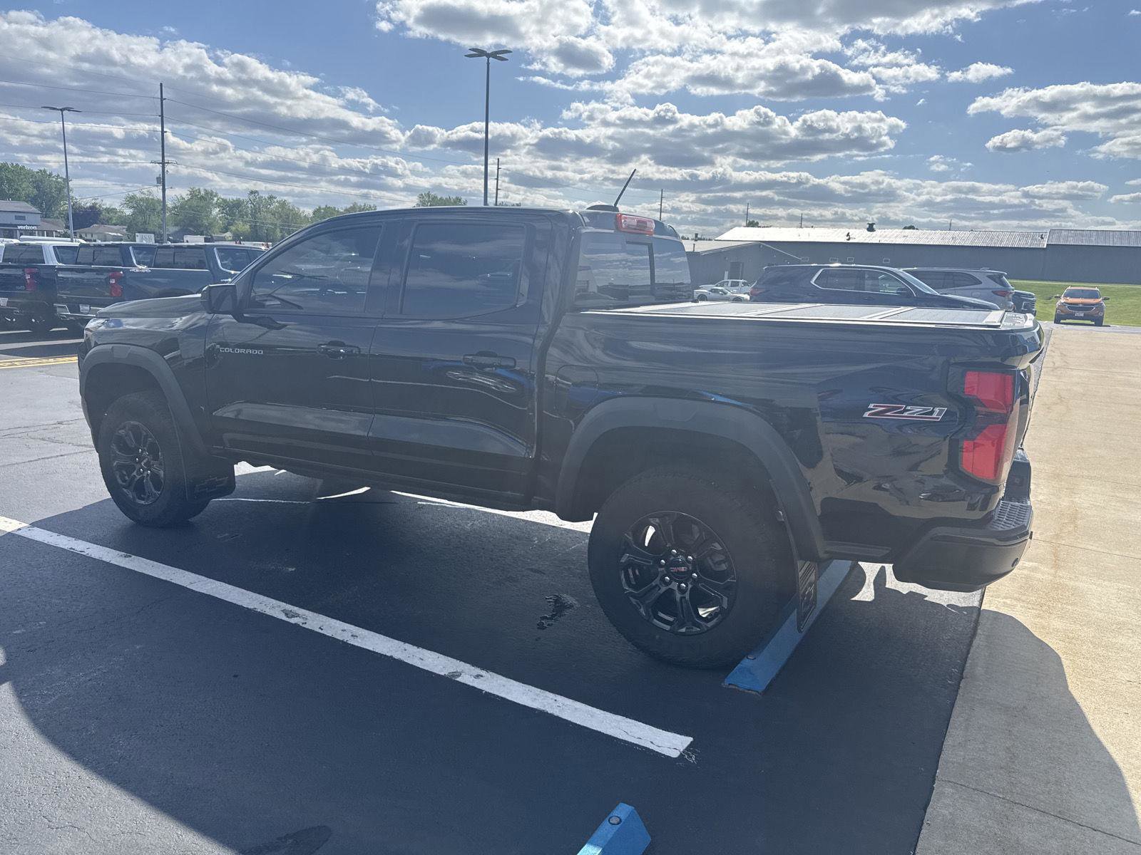 Used 2023 Chevrolet Colorado Z71 w/ Z71 Convenience Package 2 AWD/4WD image 5