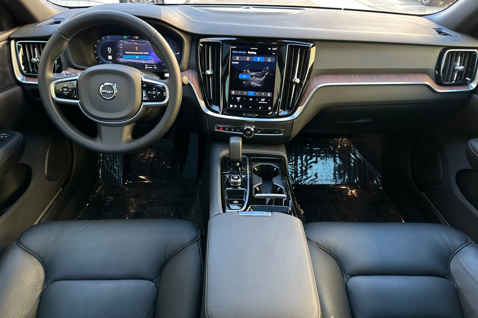 Used 2023 Volvo S60 T8 Plus w/ Climate Package image 14