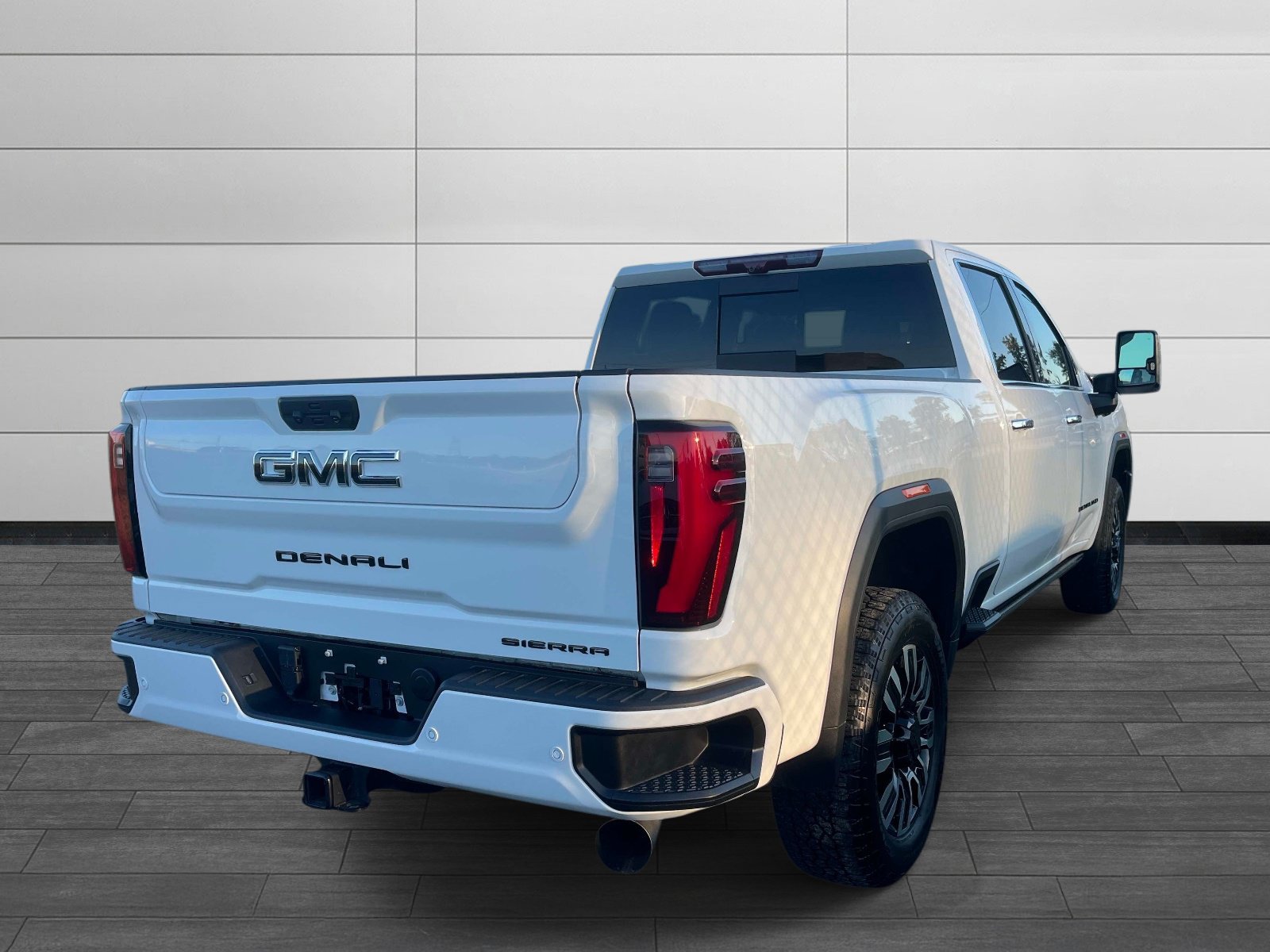 Used 2024 GMC Sierra 2500 Denali Ultimate AWD/4WD image 3