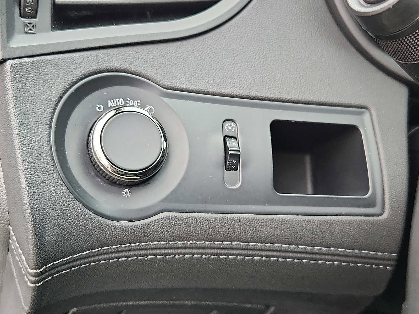 Used 2015 Buick LaCrosse Leather image 22