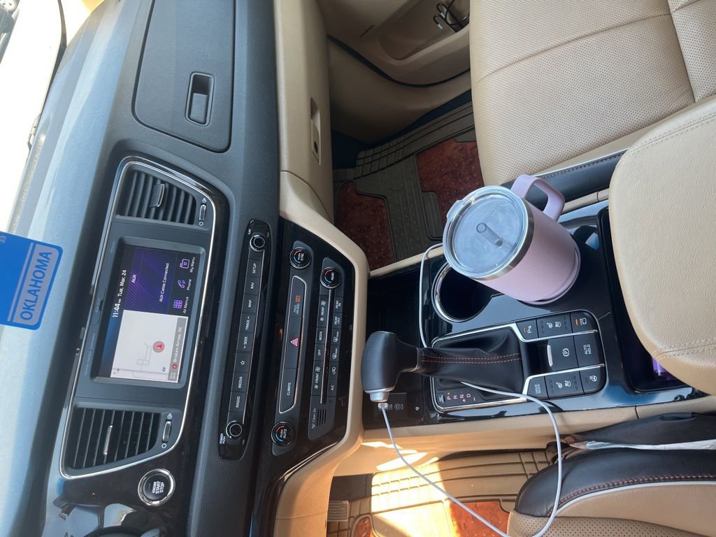 Used 2020 Kia Sedona SX image 27