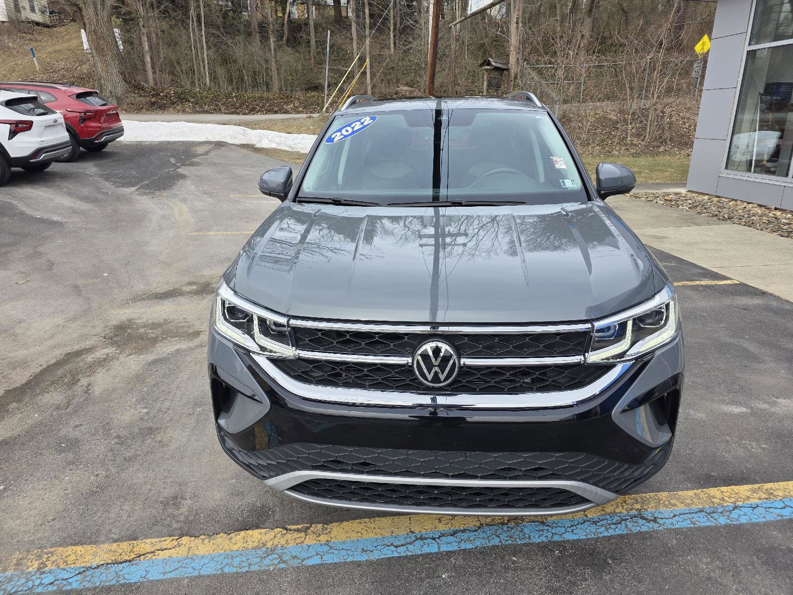 Used 2022 Volkswagen Taos SEL image 2