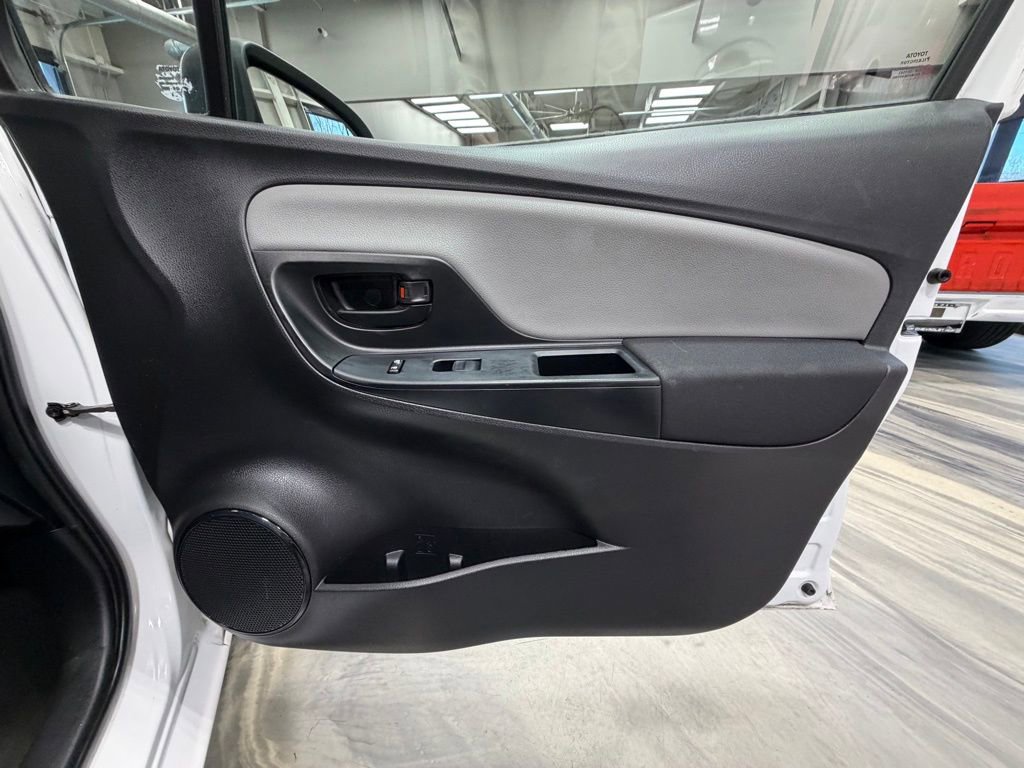 Used 2017 Toyota Yaris L image 34