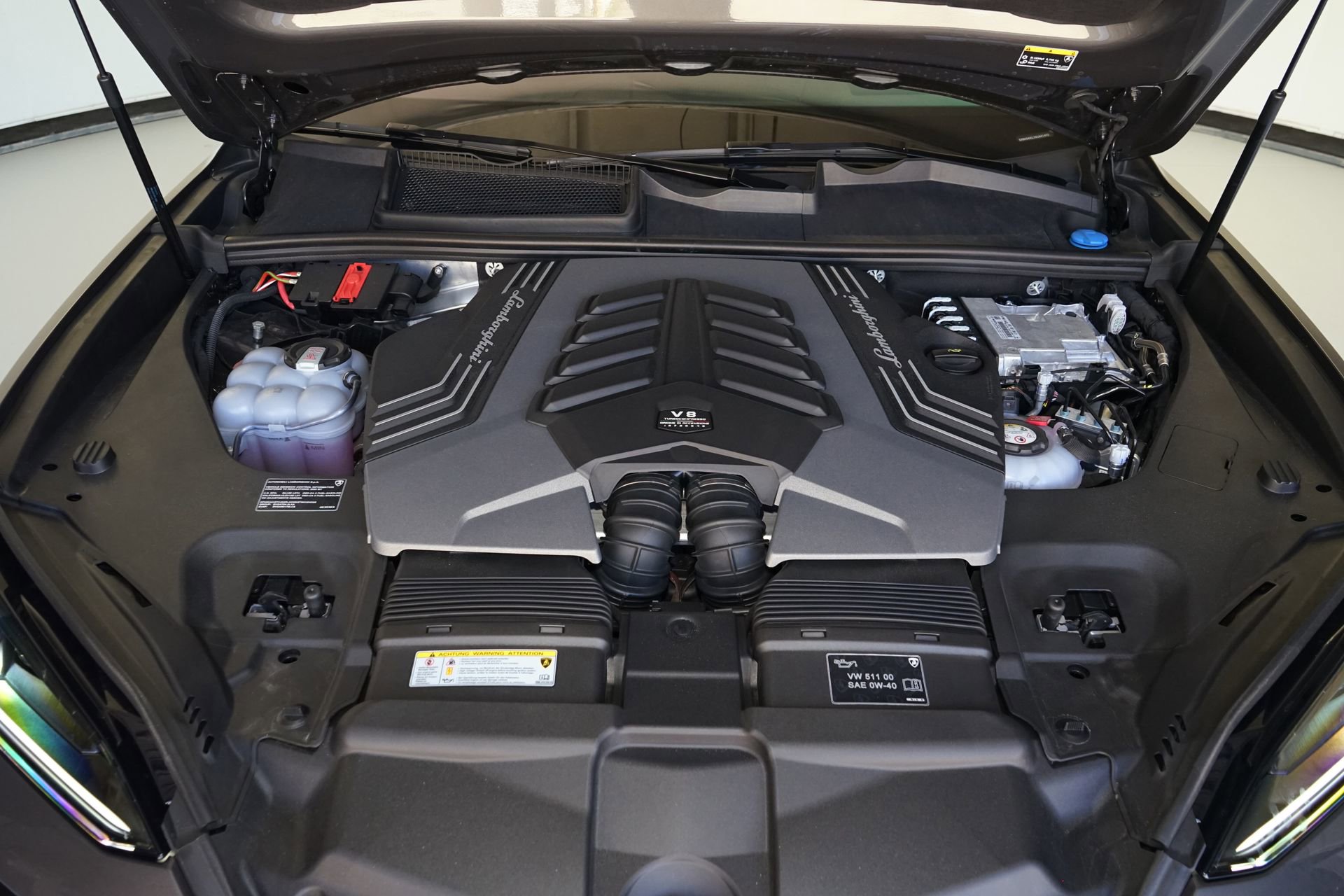 Used 2025 Lamborghini Urus SE image 35