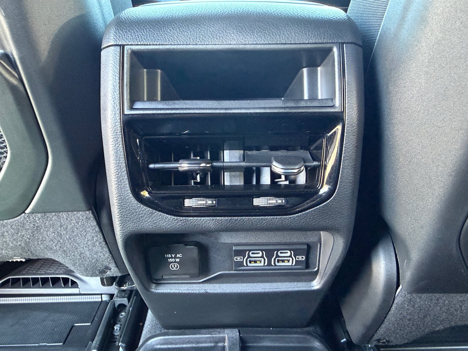 Used 2025 Jeep Grand Cherokee Altitude AWD/4WD image 23