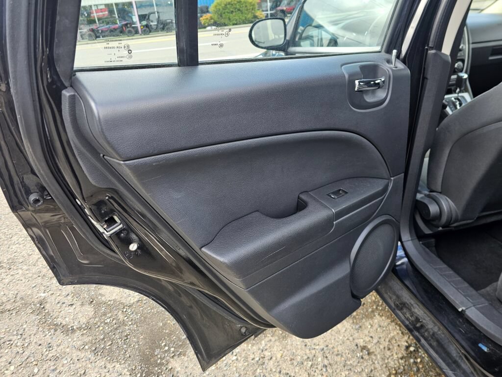 Used 2011 Dodge Caliber Mainstreet FWD image 19
