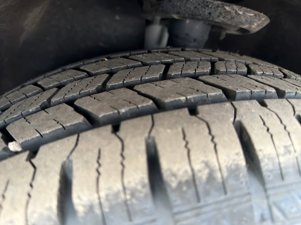 Used 2024 Chrysler Pacifica Limited FWD image 32