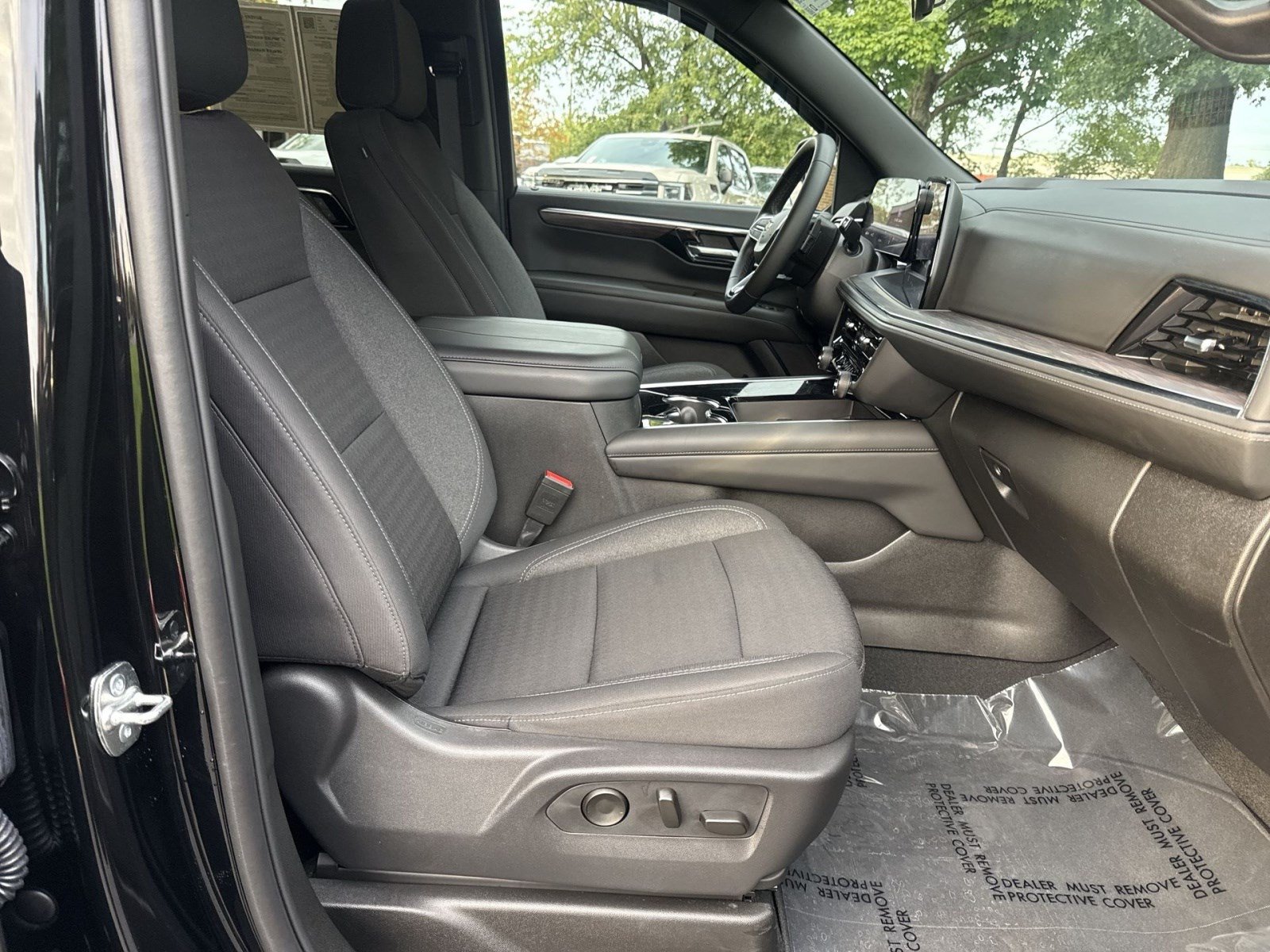 Used 2025 Chevrolet Tahoe LS AWD/4WD image 25