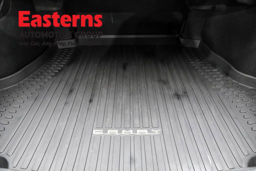 Used 2021 Toyota Camry SE w/ Cold Weather Package image 9