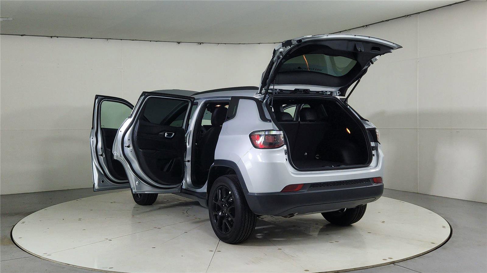 Used 2025 Jeep Compass Latitude w/ Convenience Group image 11