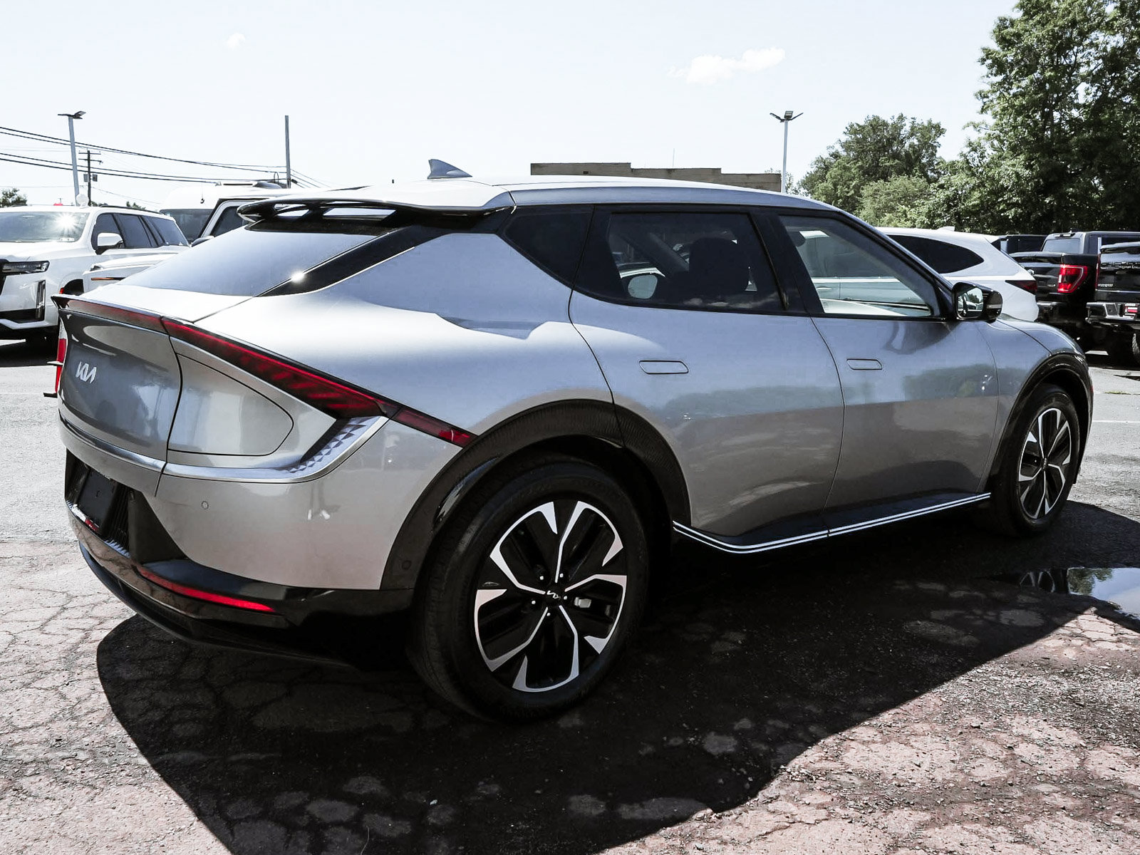 Used 2023 Kia EV6 Wind w/ Wind Technology Package AWD/4WD image 5