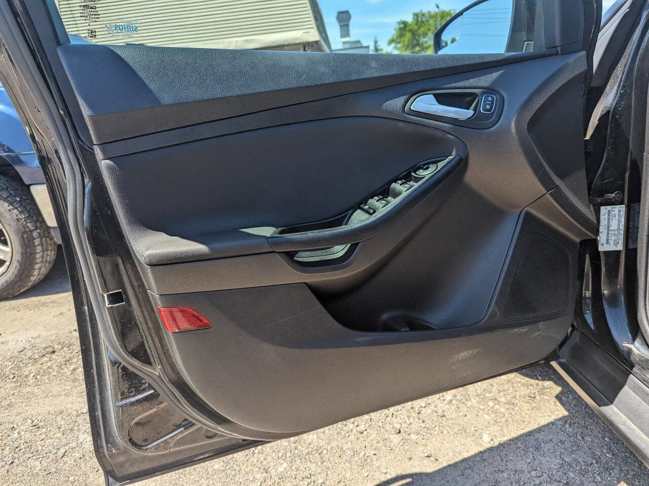 Used 2015 Ford Focus SE w/ SE Cold Weather Package image 9