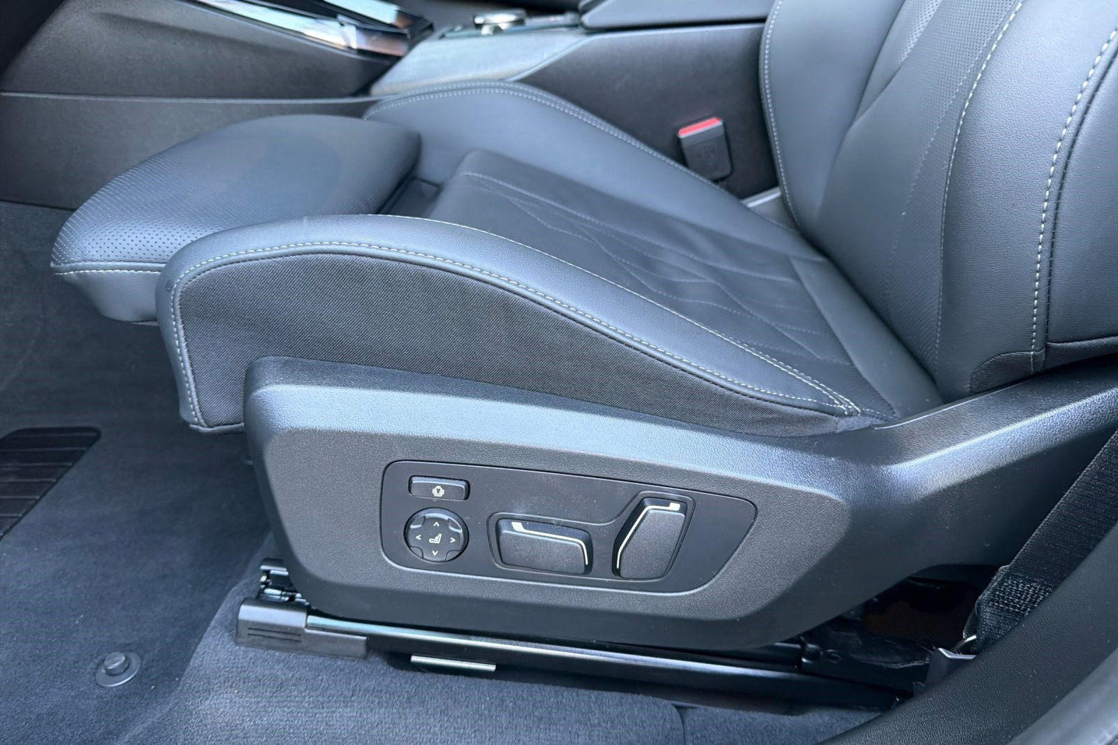 Used 2025 BMW X3 xDrive30i w/ Premium Package image 14