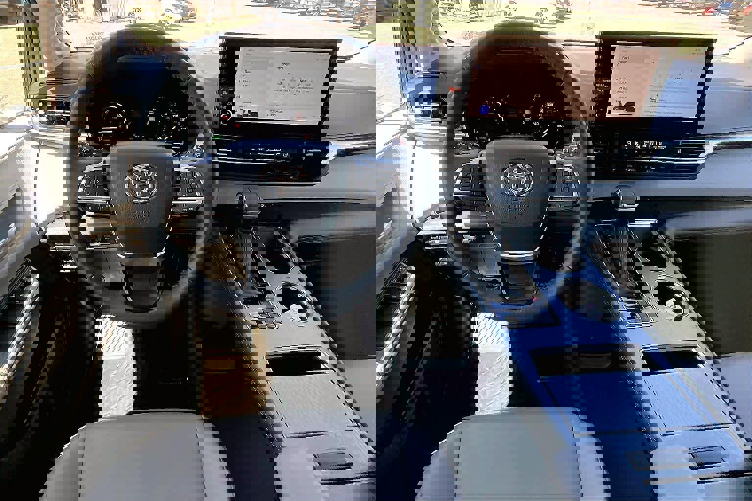 Used 2025 Toyota Sienna XLE w/ XLE Plus Package image 5