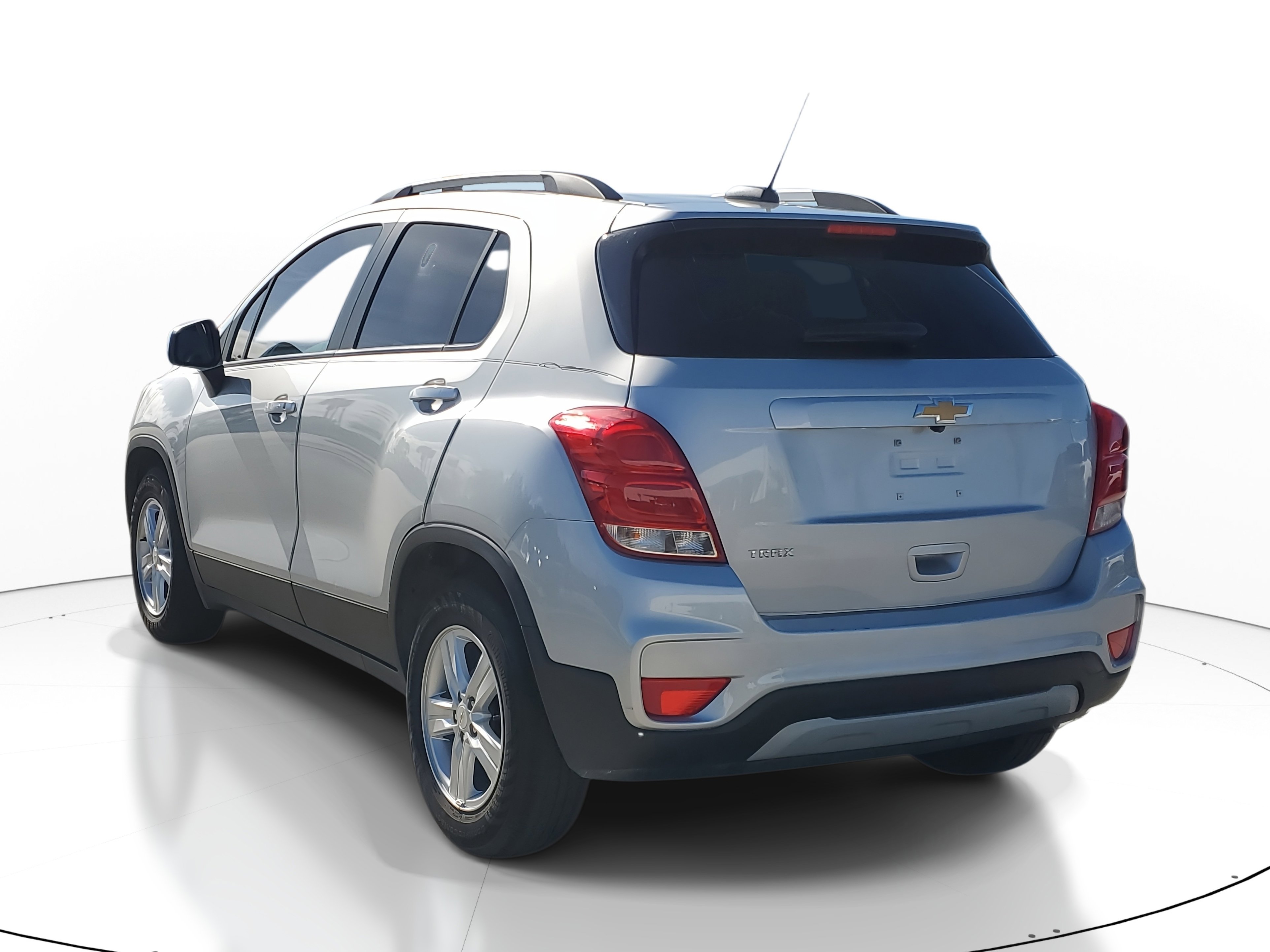 Used 2022 Chevrolet Trax LT w/ LT Convenience Package image 3