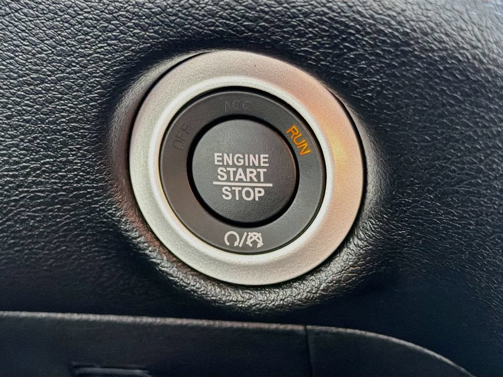 New 2027 Chrysler Pacifica Select FWD image 17