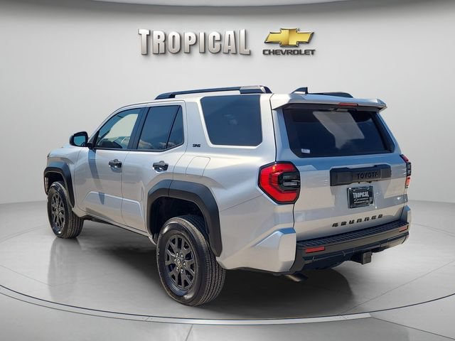 Used 2025 Toyota 4Runner SR5 AWD/4WD image 2