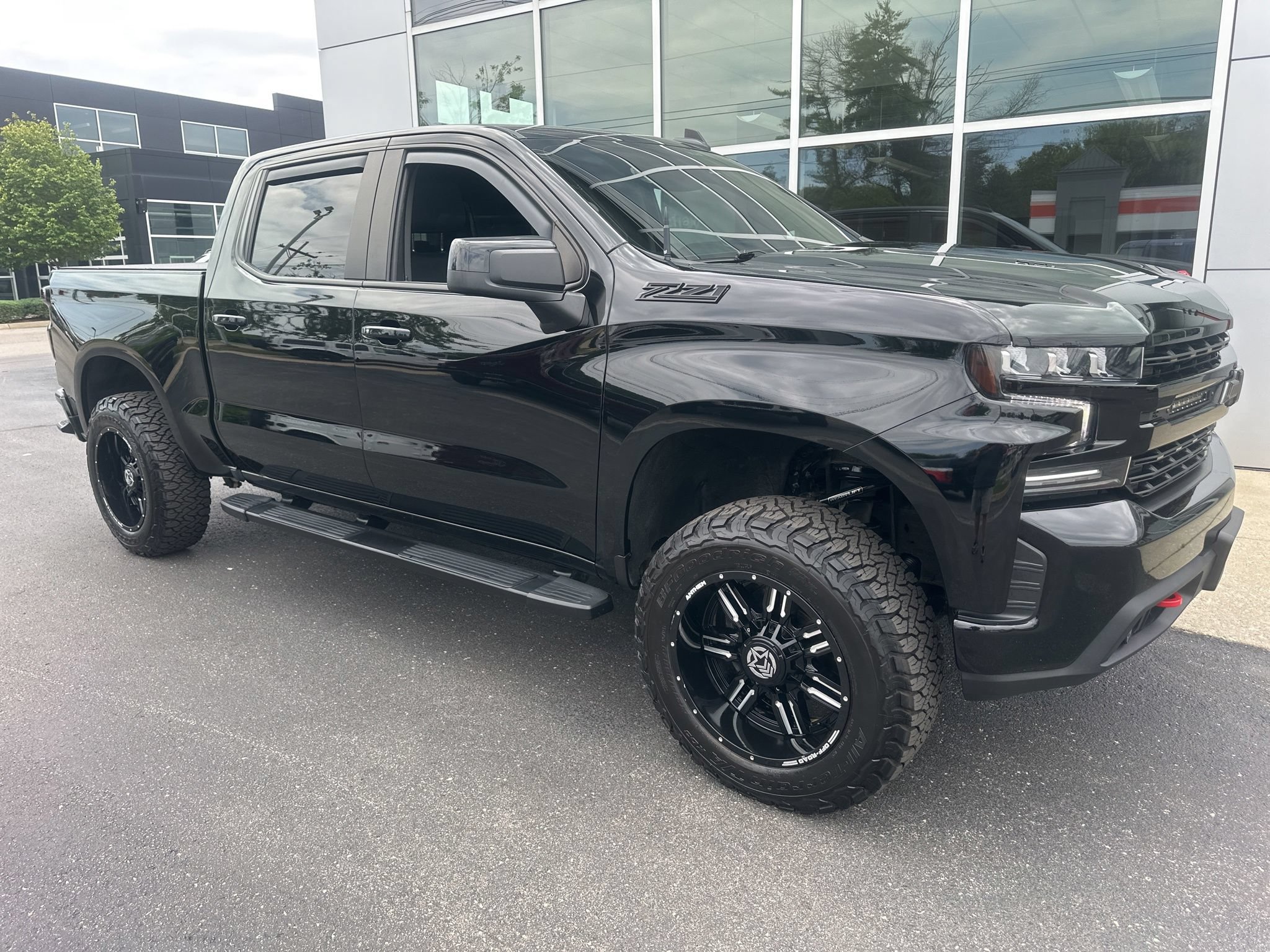 Used 2021 Chevrolet Silverado 1500 LT Trail Boss w/ Convenience Package II AWD/4WD image 1