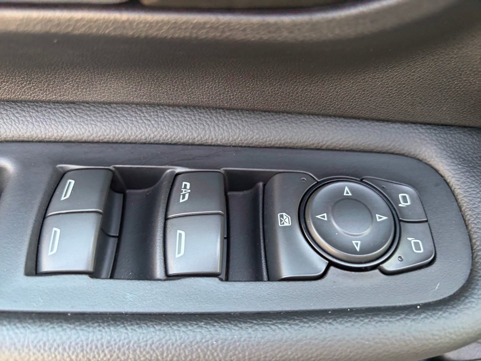 Used 2024 GMC Terrain SLT AWD/4WD image 14