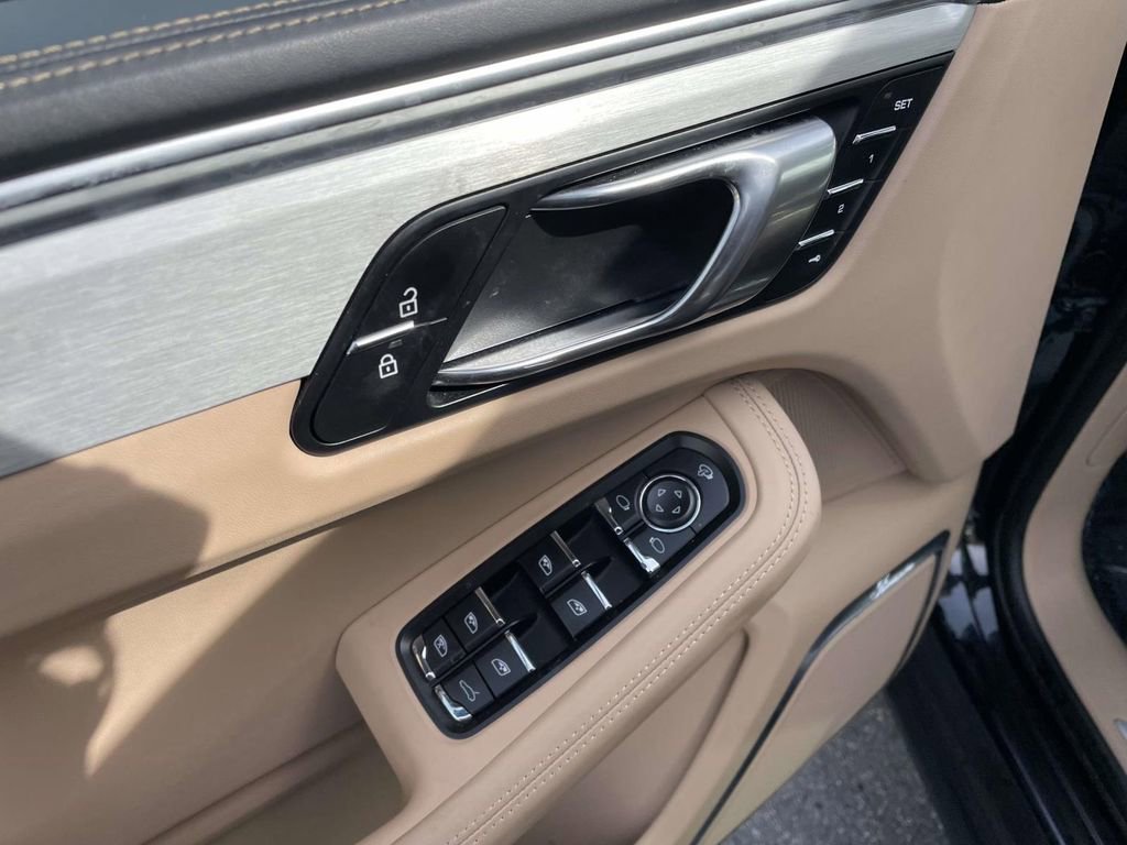 Used 2022 Porsche Macan S image 25