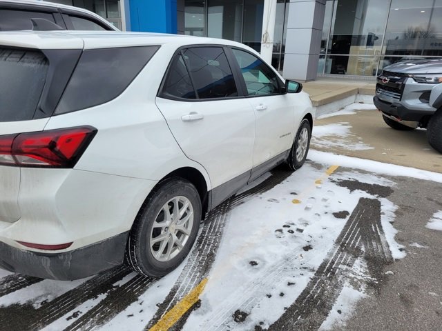 Used 2022 Chevrolet Equinox LS w/ LS Convenience Package image 4