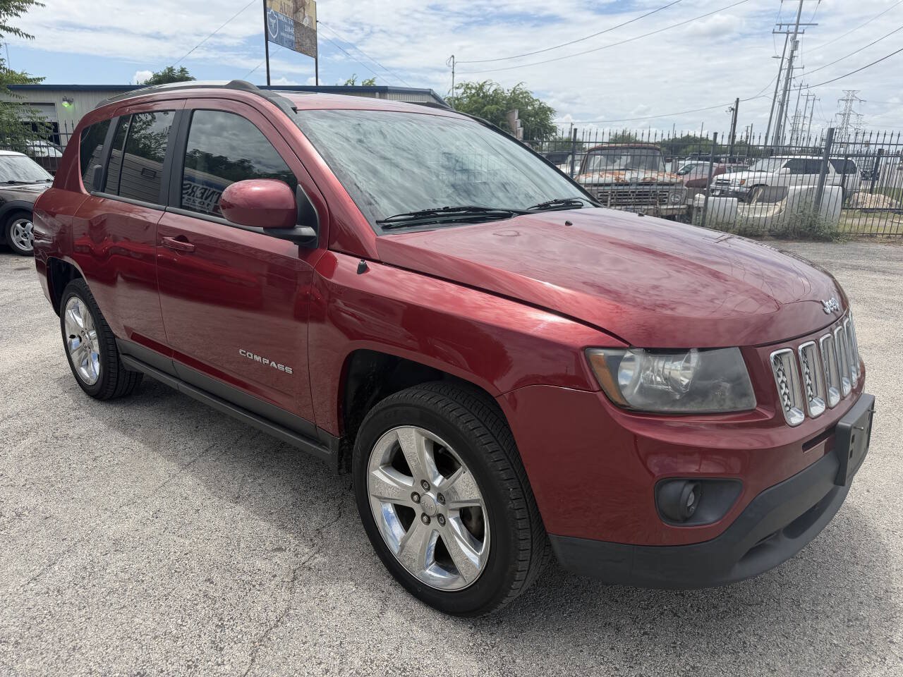 Used 2014 Jeep Compass Latitude w/ Sun/Sound Group FWD image 3