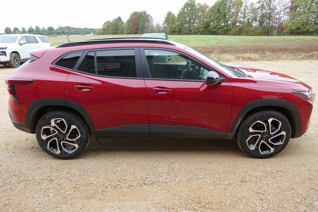 New 2026 Chevrolet Trax RS w/ Sunroof Package image 2