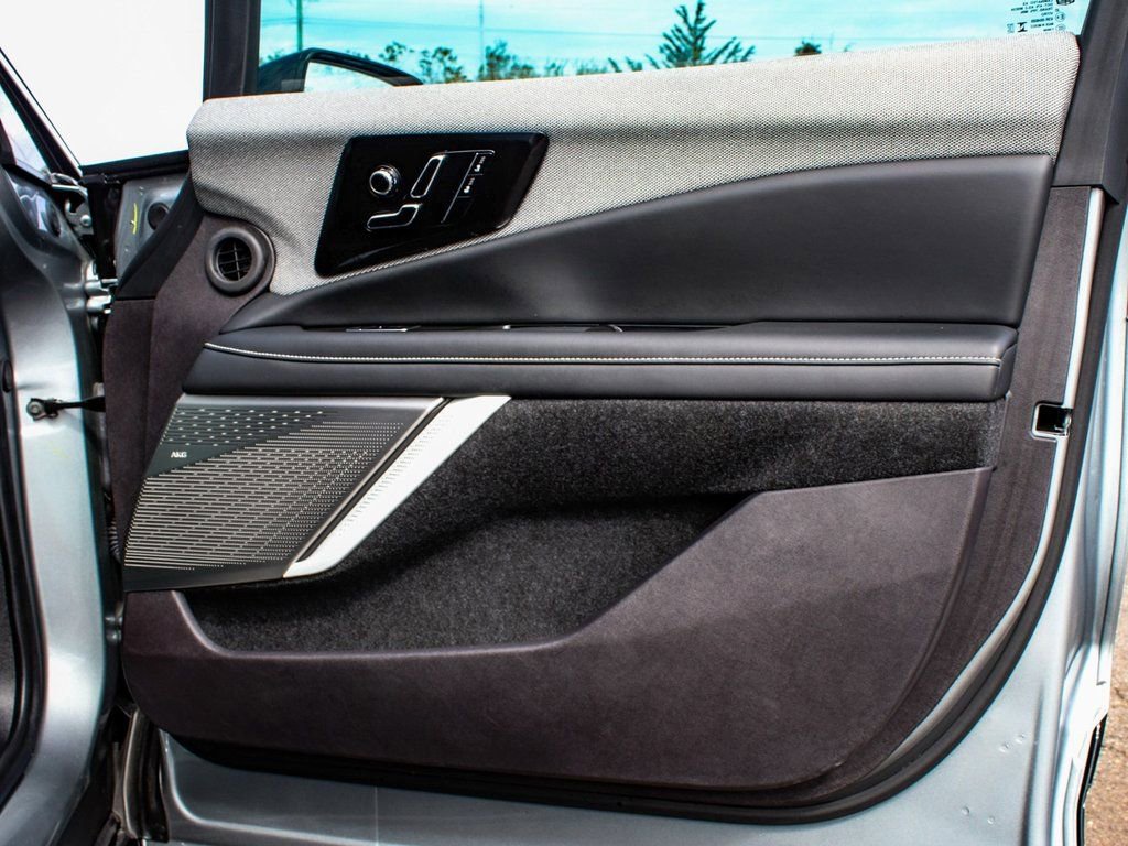 Used 2025 Cadillac Optiq Luxury 1 image 14