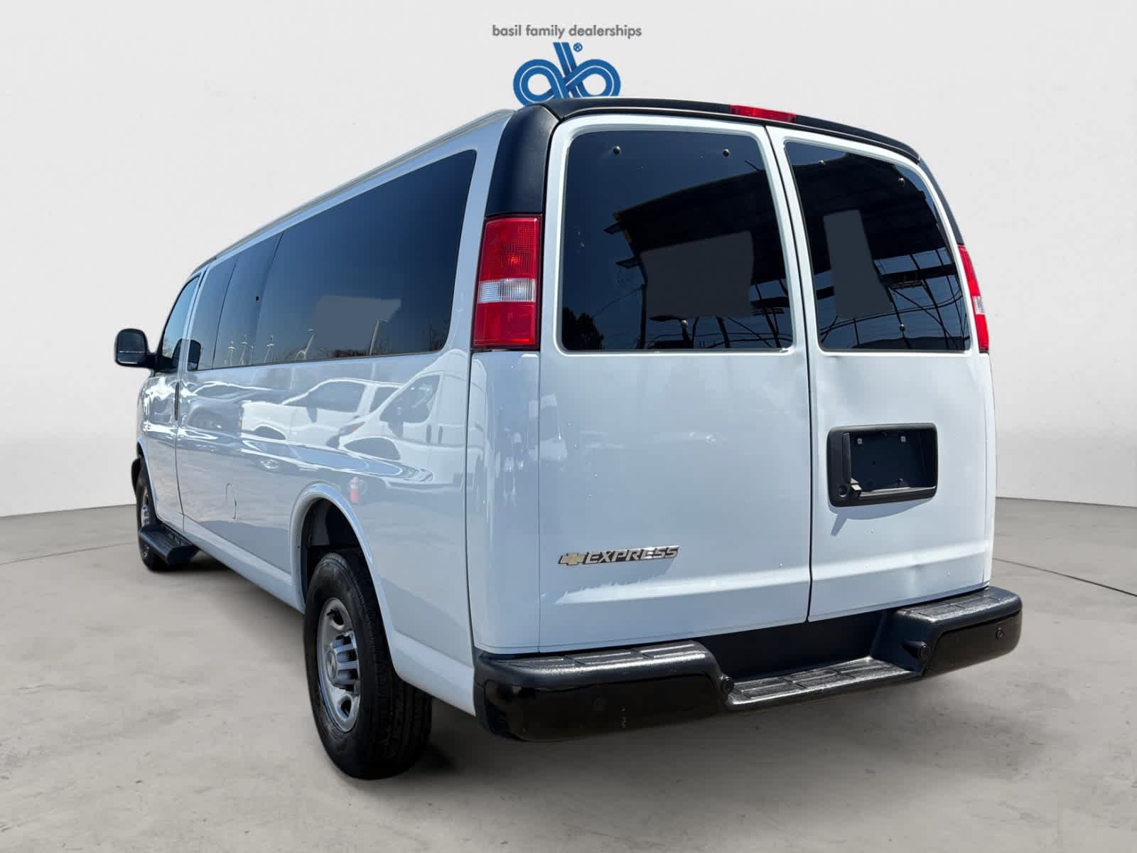 Used 2023 Chevrolet Express 3500 LS RWD image 3
